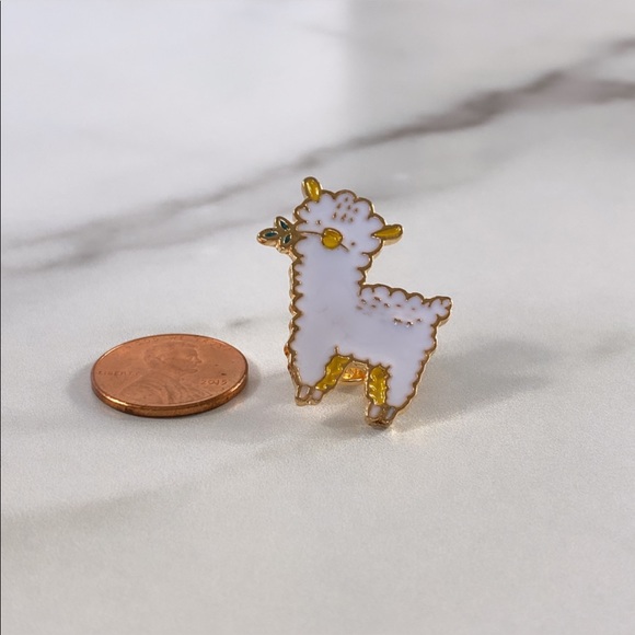 Grazing Llama Enamel Pin/Brooch - Picture 3 of 4